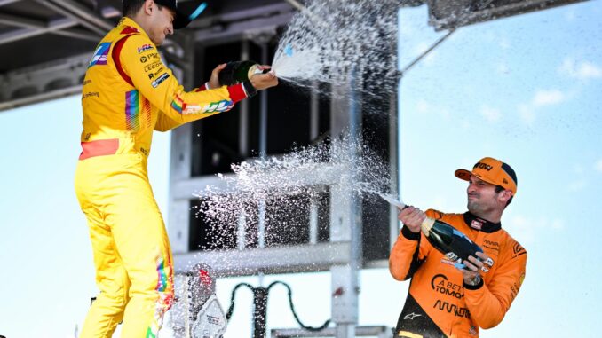 Alexander Rossi celebrando el podio en Laguna Seca | Fuente: Penske Entertainment Corp.