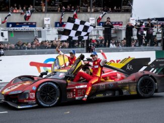 Miguel Molina celebra junto a sus compañeros la victoria en Le Mans | Fuente: Ferrari Hypercar