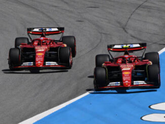 Sainz y Leclerc tras el pequeño toque en la primera curva del Circuit | Fuente: Getty Images