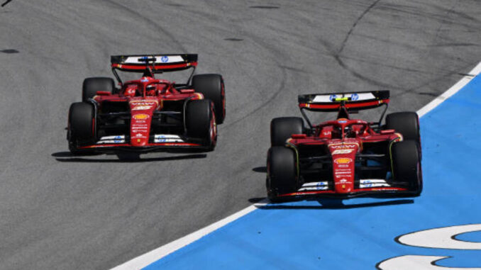 Sainz y Leclerc tras el pequeño toque en la primera curva del Circuit | Fuente: Getty Images