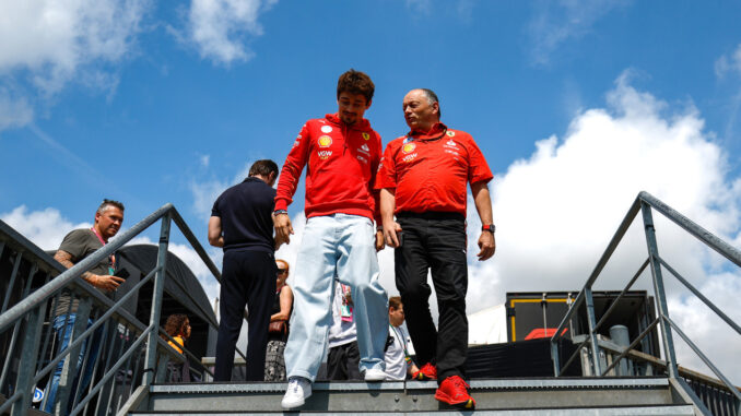 Fred Vasseur junto a Charles Leclerc en el Gran Premio de Bélgica 2024 | Fuente: Scuderia Ferrari