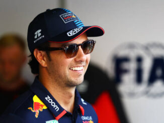 Sergio Pérez sonriente en el paddock del Gran Premio de Monza