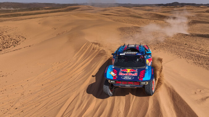 Carlos Sainz a bordo del Raptor T1+ de Ford | Fuente: ASO