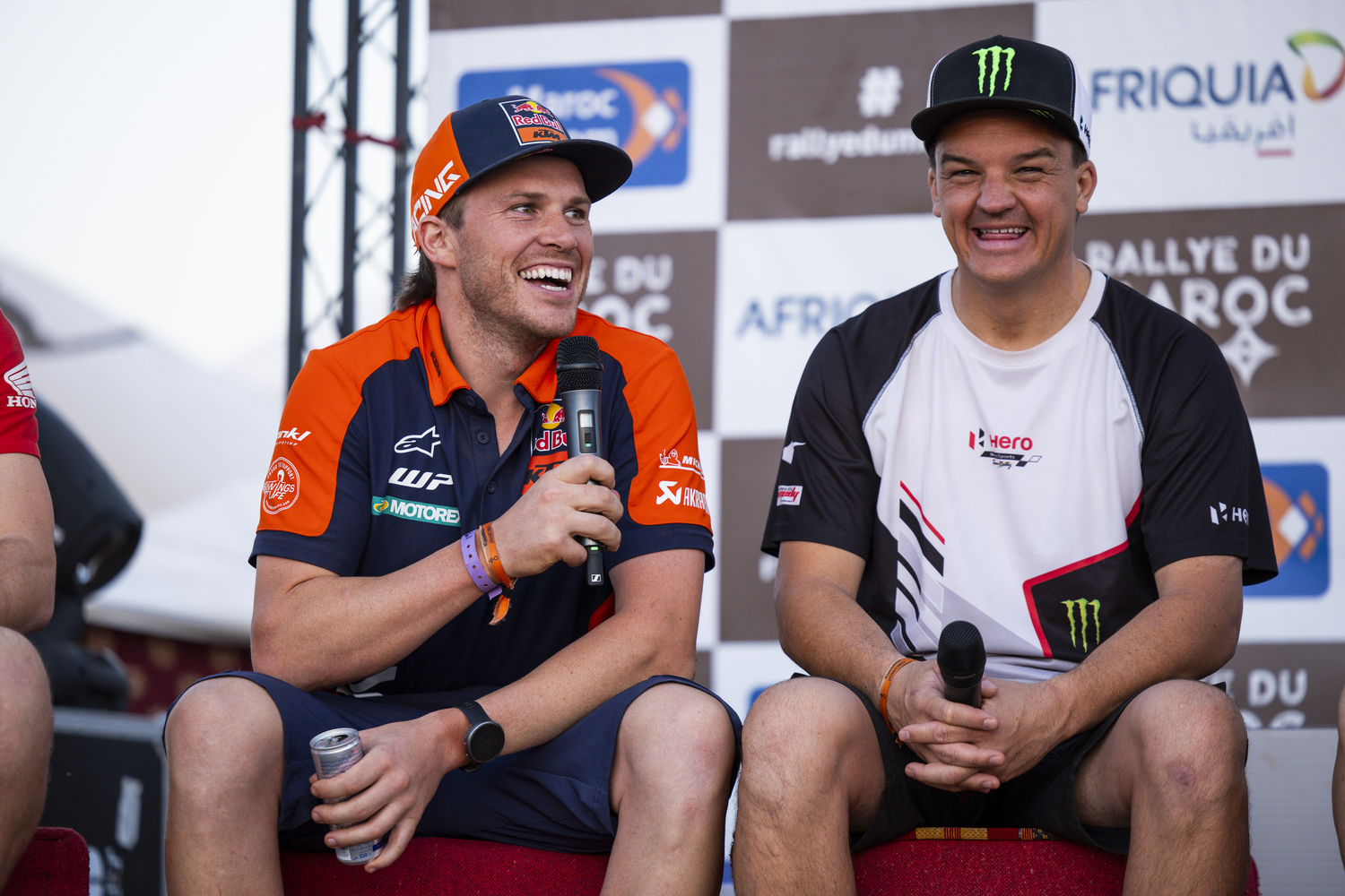 Daniel Sanders, ganador del Rally de Marruecos, junto a Ross Branch, campeón del Mundo de RallyGP | Fuente: Julien Delfosse / DPPI