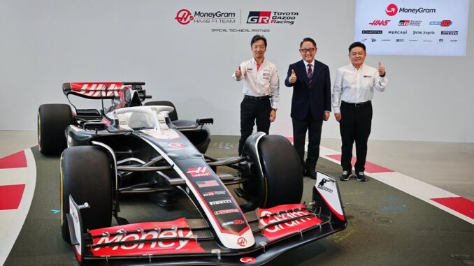 Ayao Komatsu con los dirigentes de Toyota | Fuente: Haas F1