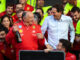 Vasseur junto a John Elkan en la celebración de la victoria de Carlos Sainz en el Gran Premio de México | Fuente: Scuderia Ferrari