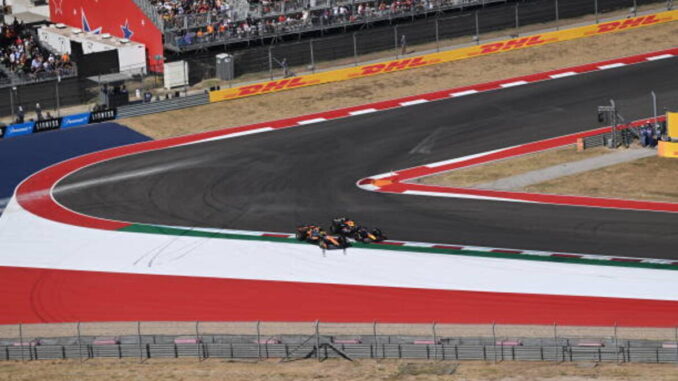 Lando Norris y Max Verstappen en el momento que desencadenó la sanción al británico | Fuente: Getty Images