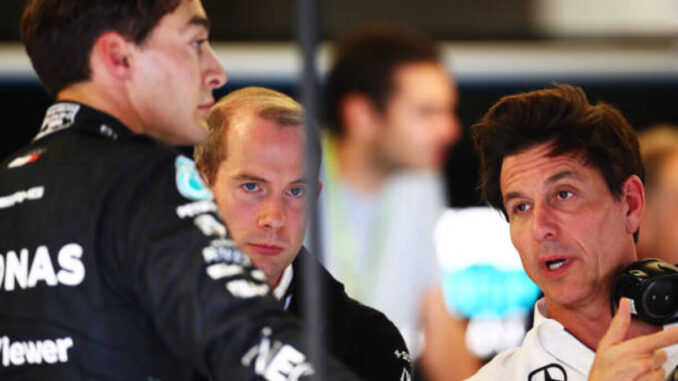 Toto Wolff junto a George Russell en el garaje de Mercedes en el GP de Estados Unidos 2024 | Fuente: Getty Images