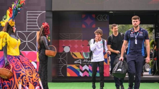 Andrea Kimi Antonelli llegando al paddock del Autódromo Hermanos Rodríguez | Fuente: Getty Images