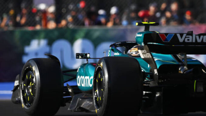 Fernando Alonso con los compuestos experimentales de Pirelli para 2025 | Fuente: Getty Images