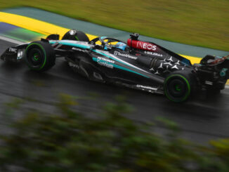 George Russell subido al Mercedes W15 en Brasil