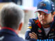 Sergio Pérez hablando con Christian Horner en el paddock del Circuito de Losail | Fuente: Red Bull Racing